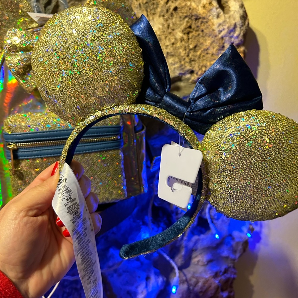Disney 50th Anniversary Gold & Blue Sequin Loungefly Bag - Picture 5 of 13